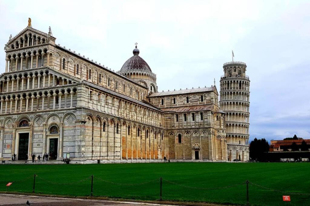 Tra Miracoli E Cavalieri Appartement Pisa Buitenkant foto